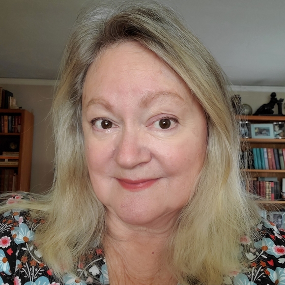 Meet your Posher, Pamela - Picture 2 of 2